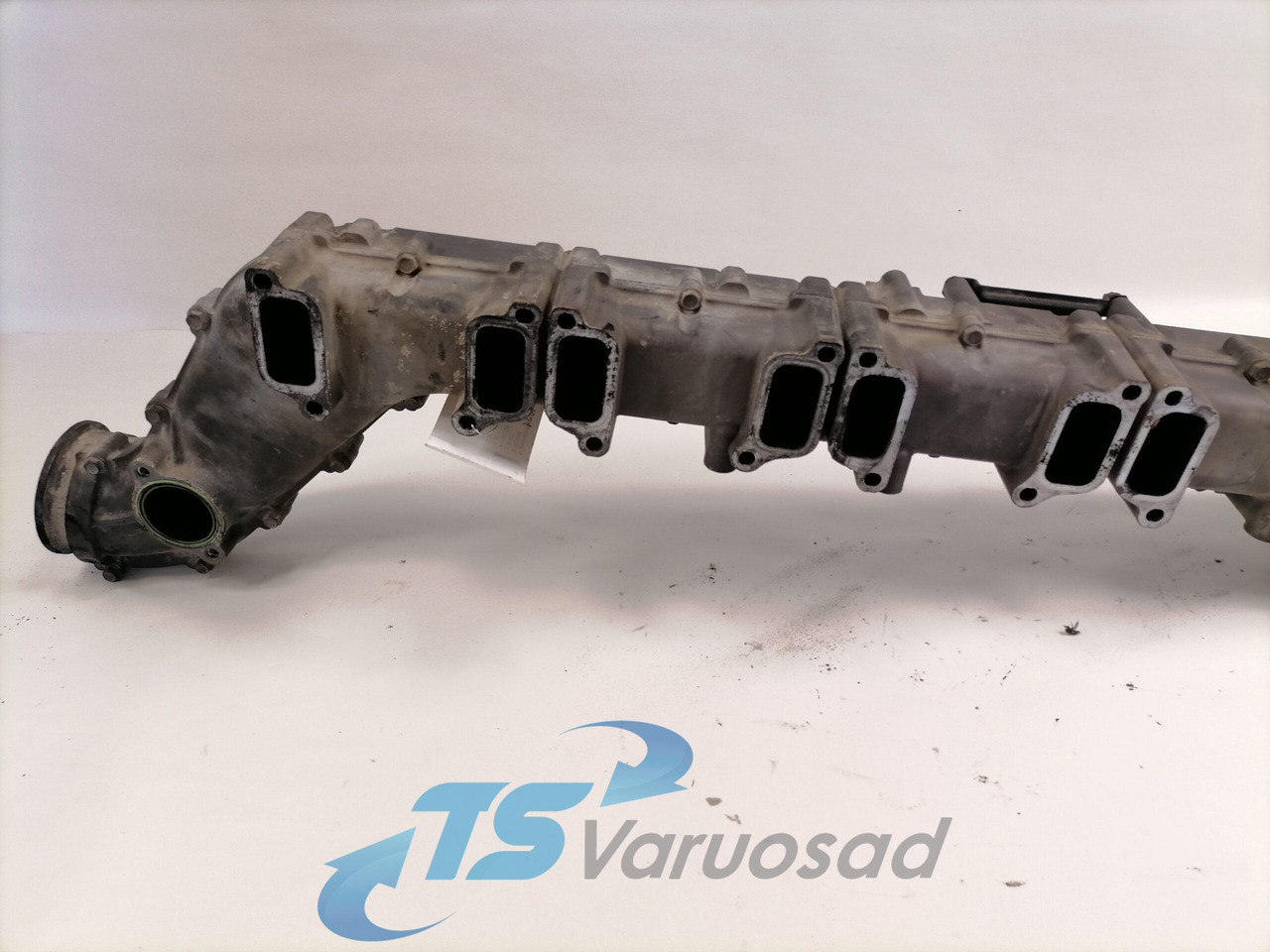 Scania Intake mainfold 1893329 - Ansaugkrümmer für LKW: das Bild 2 Scania Intake mainfold 1893329 - Ansaugkrümmer für LKW: das Bild 2