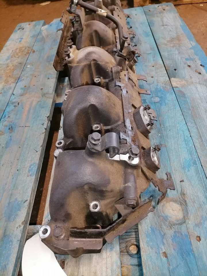 Scania Intake mainfold 2360430 - Ansaugkrümmer für LKW: das Bild 2 Scania Intake mainfold 2360430 - Ansaugkrümmer für LKW: das Bild 2