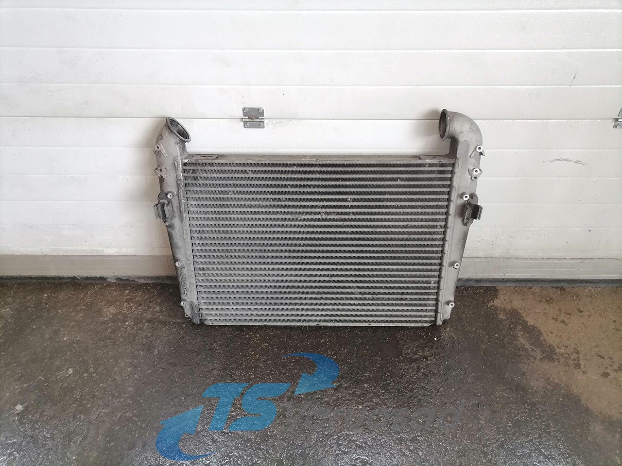Scania Intercooler radiator 1400937 - Interkühler für LKW: das Bild 1 Scania Intercooler radiator 1400937 - Interkühler für LKW: das Bild 1
