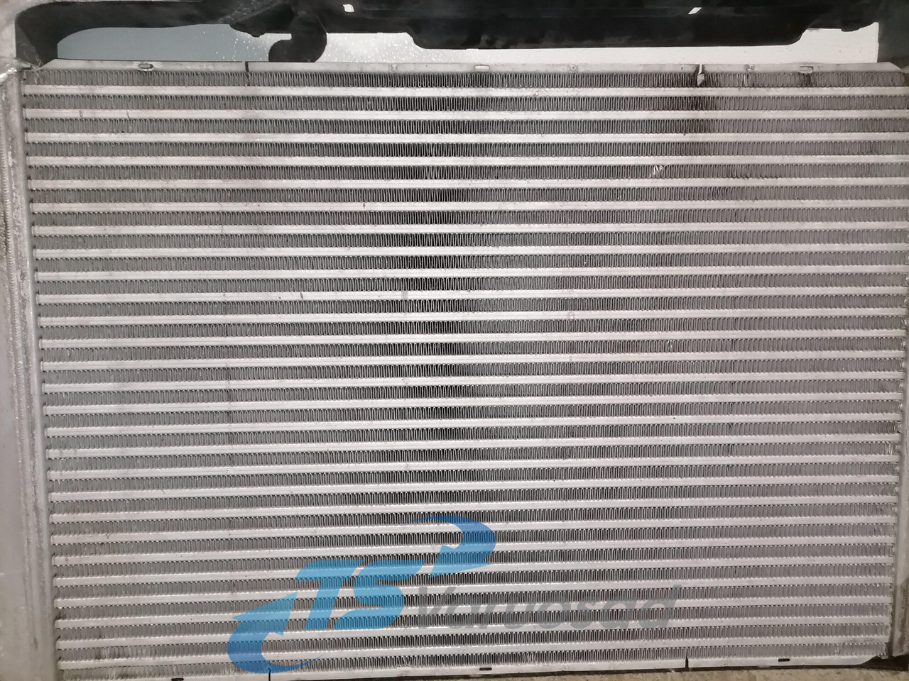Scania Intercooler radiator 1766618 - Interkühler für LKW: das Bild 4 Scania Intercooler radiator 1766618 - Interkühler für LKW: das Bild 4