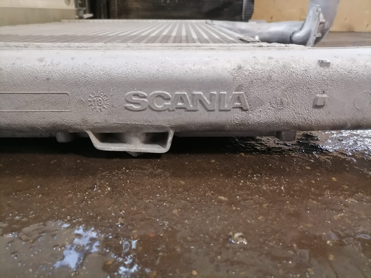 Scania Intercooler radiator 1798808 - Interkühler für LKW: das Bild 3 Scania Intercooler radiator 1798808 - Interkühler für LKW: das Bild 3