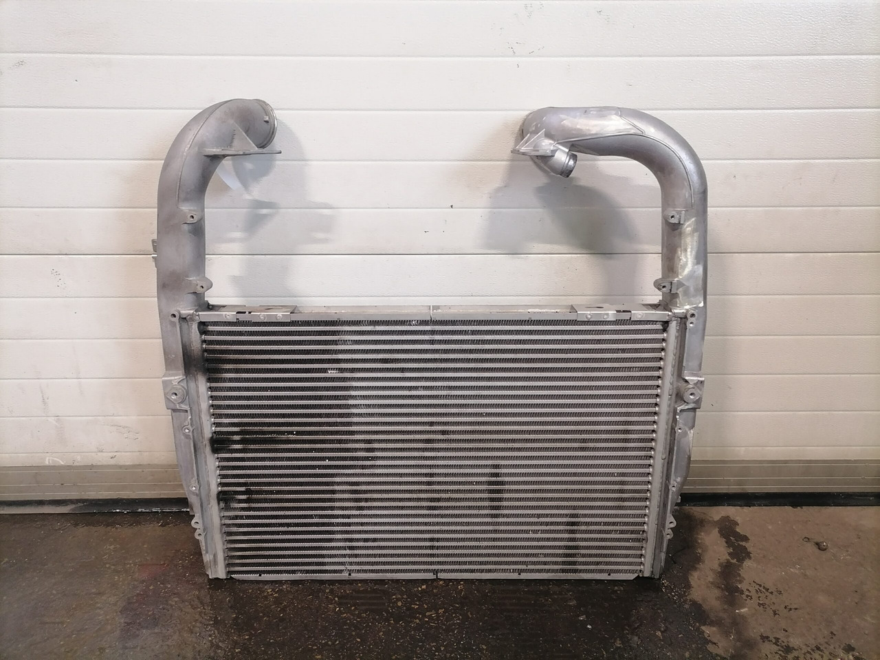 Scania Intercooler radiator 1798808 - Interkühler für LKW: das Bild 1 Scania Intercooler radiator 1798808 - Interkühler für LKW: das Bild 1