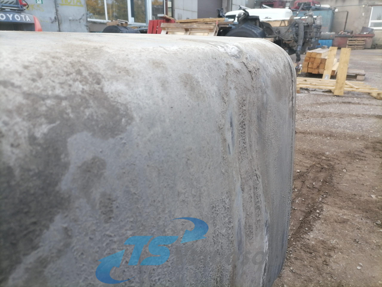 Scania Kütusepaak 700L 1517309 - Kraftstofftank für LKW: das Bild 4 Scania Kütusepaak 700L 1517309 - Kraftstofftank für LKW: das Bild 4