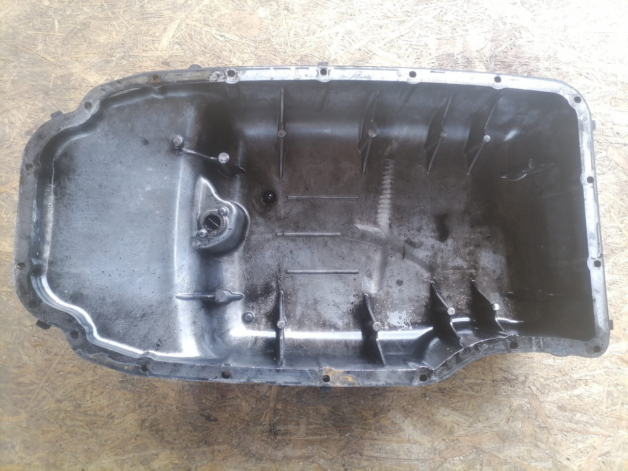 Scania Oil sump 2023780 - Ölwanne für LKW: das Bild 5 Scania Oil sump 2023780 - Ölwanne für LKW: das Bild 5