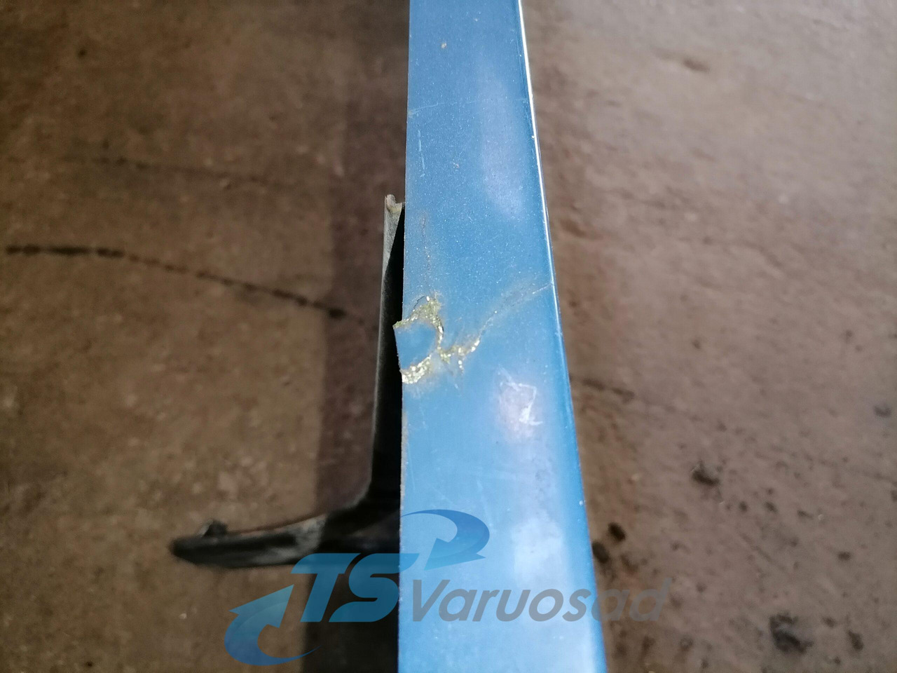 Scania Scania cab wind deflector, right side 1348522 - Aeropack/ Spoiler für LKW: das Bild 3 Scania Scania cab wind deflector, right side 1348522 - Aeropack/ Spoiler für LKW: das Bild 3