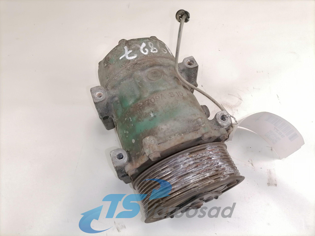 Volvo A/C compressor 7420941036 - Heizung/ Lüftung für LKW: das Bild 2 Volvo A/C compressor 7420941036 - Heizung/ Lüftung für LKW: das Bild 2