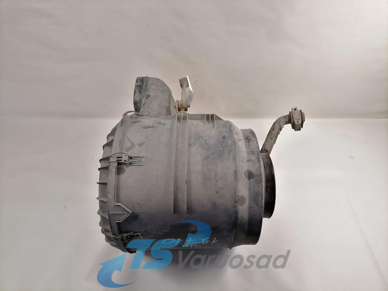 Volvo Air filter housing 21115476 - Luftansaugsystem für LKW: das Bild 1 Volvo Air filter housing 21115476 - Luftansaugsystem für LKW: das Bild 1