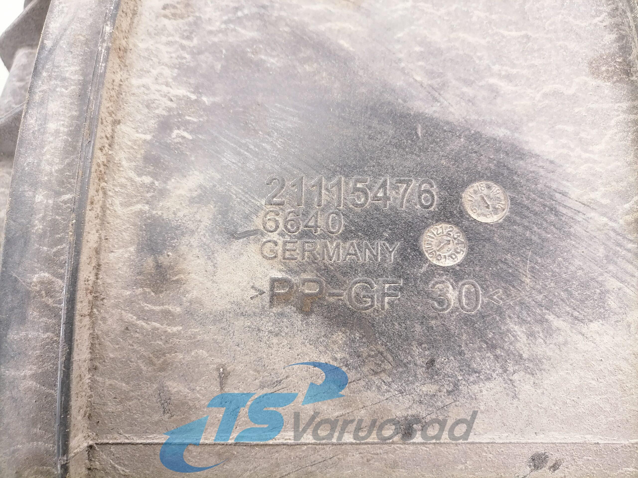 Volvo Air filter housing 21115476 - Luftansaugsystem für LKW: das Bild 4 Volvo Air filter housing 21115476 - Luftansaugsystem für LKW: das Bild 4