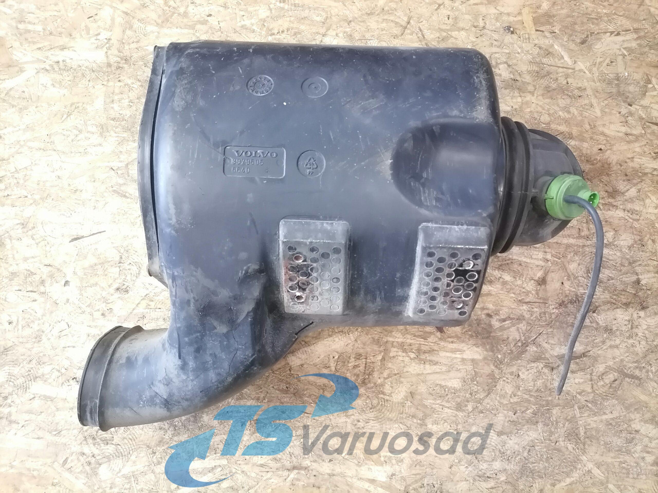 Volvo Air filter housing 3979505 - Luftansaugsystem für LKW: das Bild 2 Volvo Air filter housing 3979505 - Luftansaugsystem für LKW: das Bild 2