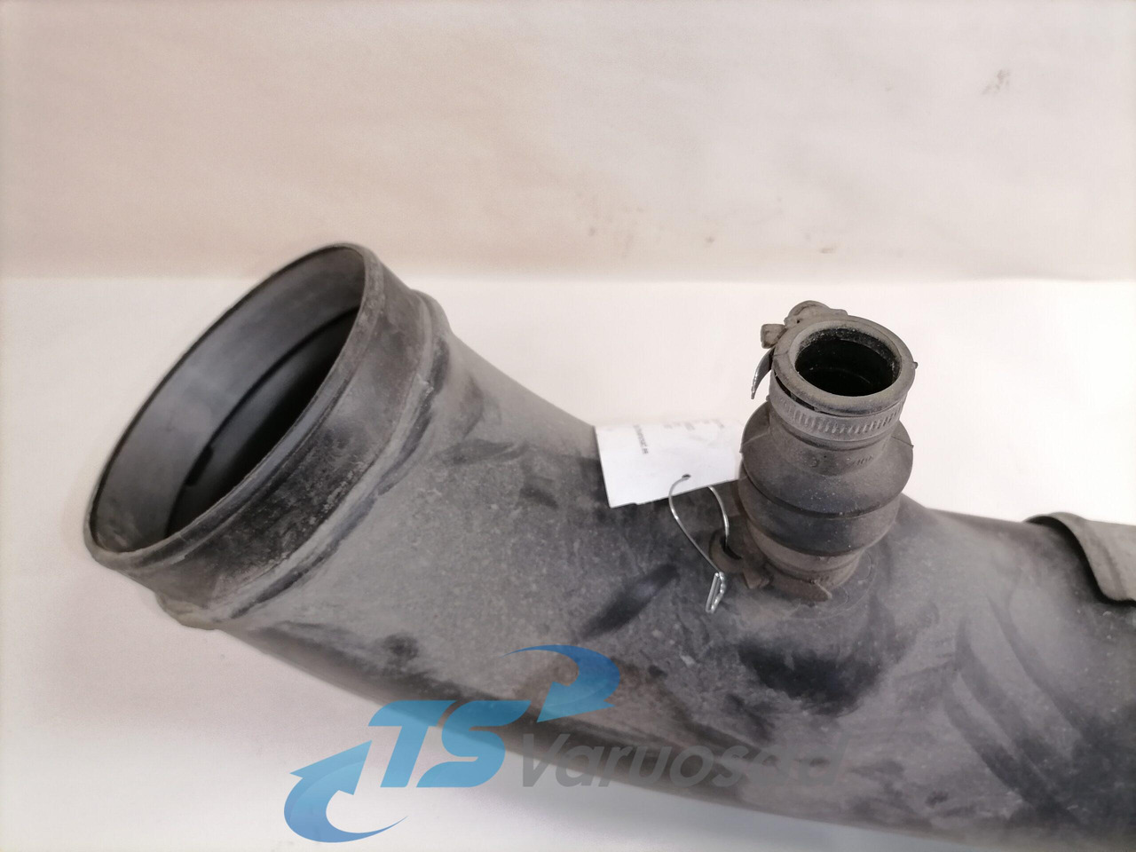 Volvo Air intake 21080323 - Luftansaugsystem für LKW: das Bild 2 Volvo Air intake 21080323 - Luftansaugsystem für LKW: das Bild 2