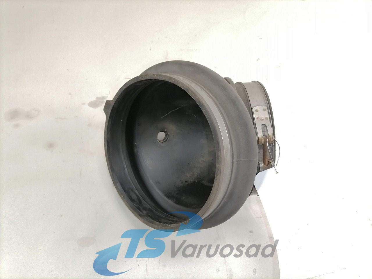 Volvo Air intake 21115482 - Luftansaugsystem für LKW: das Bild 2 Volvo Air intake 21115482 - Luftansaugsystem für LKW: das Bild 2