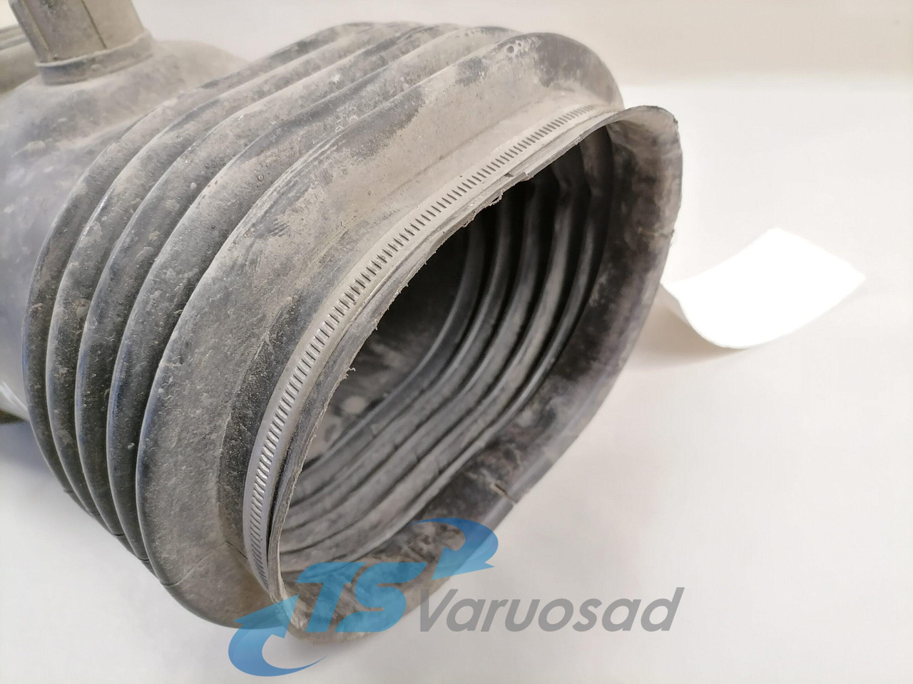 Volvo Air intake 21116214 - Luftansaugsystem für LKW: das Bild 4 Volvo Air intake 21116214 - Luftansaugsystem für LKW: das Bild 4