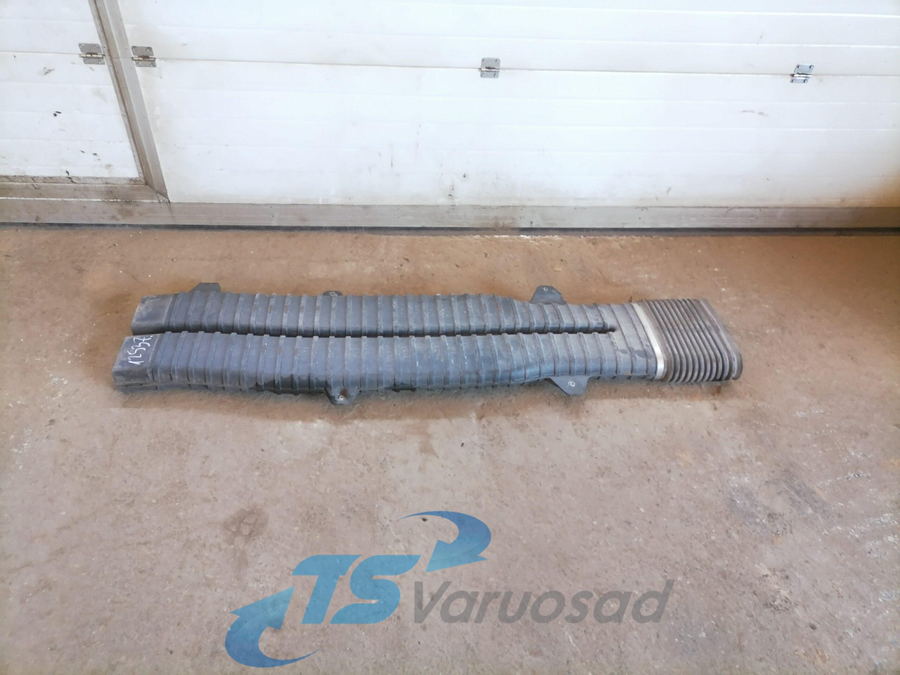 Volvo Air intake 21122123 - Luftansaugsystem für LKW: das Bild 1 Volvo Air intake 21122123 - Luftansaugsystem für LKW: das Bild 1