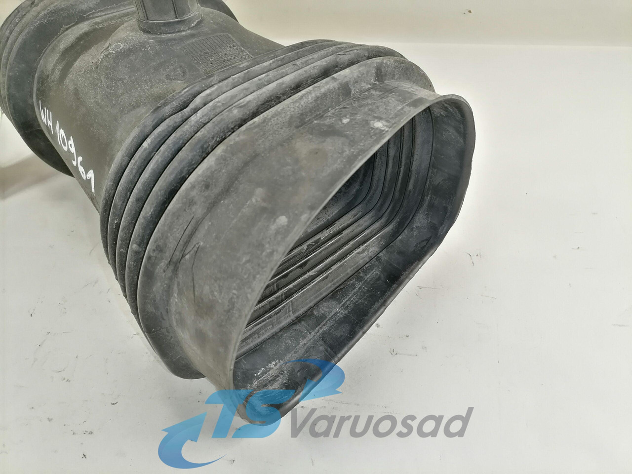 Volvo Air intake 21199194 - Luftansaugsystem für LKW: das Bild 2 Volvo Air intake 21199194 - Luftansaugsystem für LKW: das Bild 2