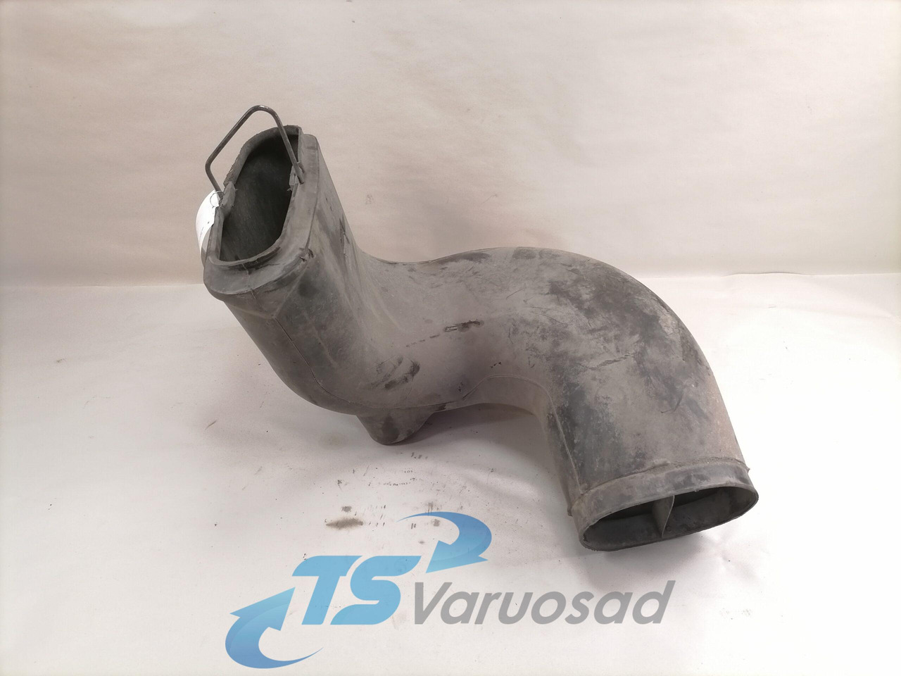 Volvo Air intake 21627374 - Luftansaugsystem für LKW: das Bild 1 Volvo Air intake 21627374 - Luftansaugsystem für LKW: das Bild 1