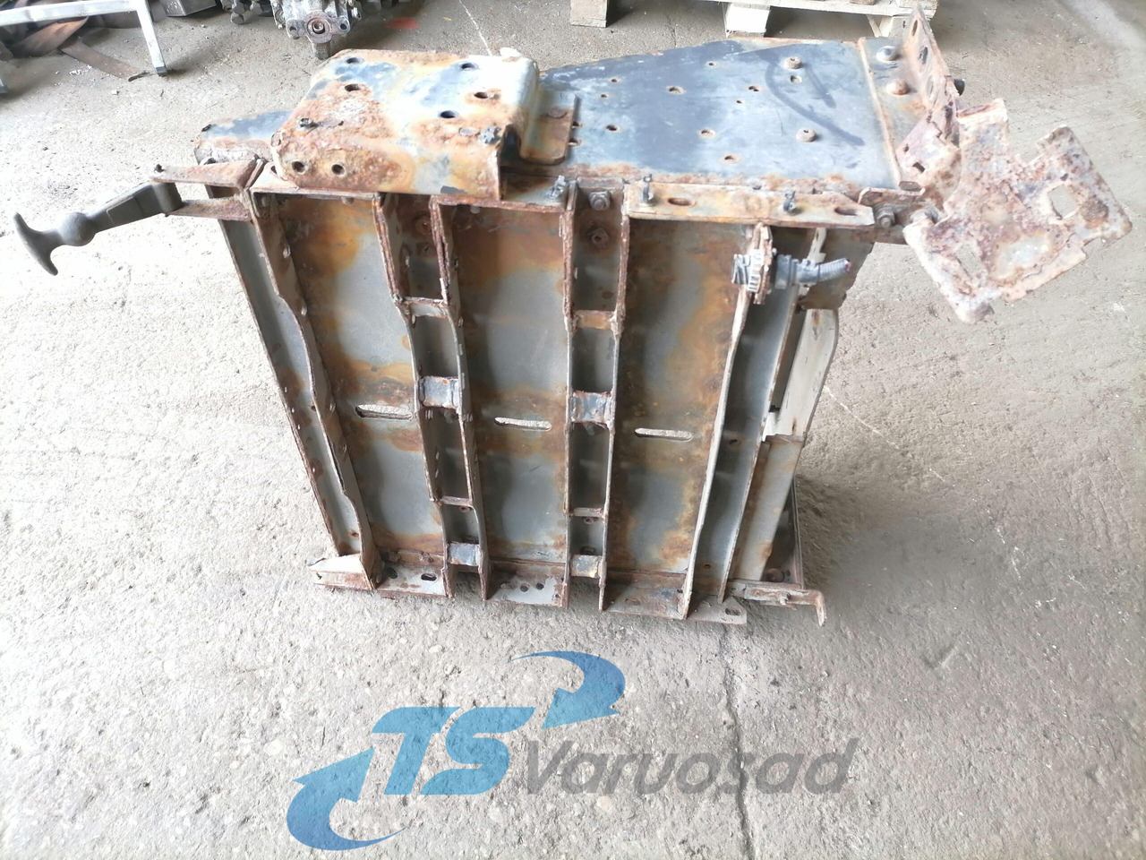 Volvo Battery box 21046415 - Batterie für LKW: das Bild 4 Volvo Battery box 21046415 - Batterie für LKW: das Bild 4