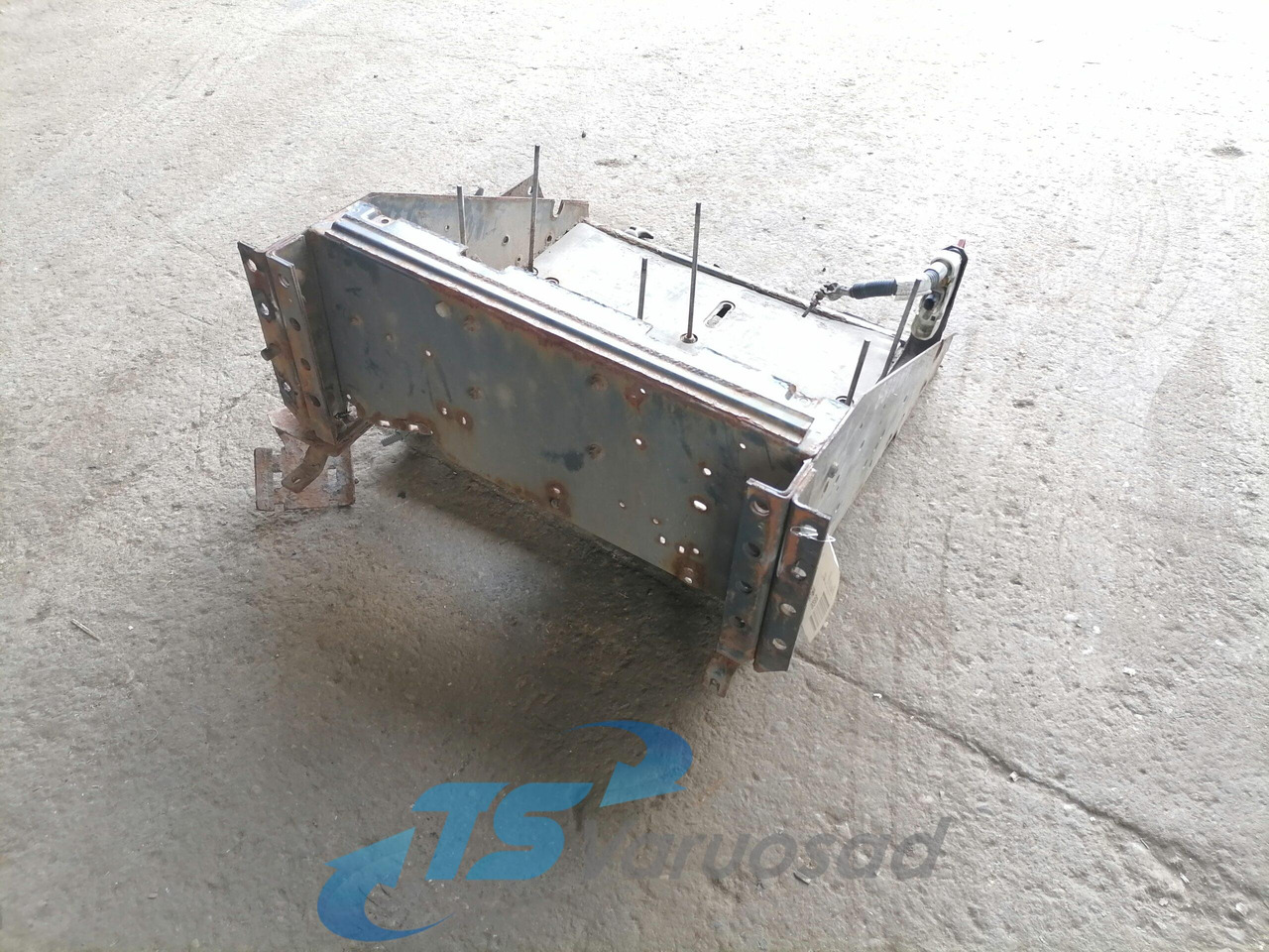 Volvo Battery box 21046415 - Batterie für LKW: das Bild 3 Volvo Battery box 21046415 - Batterie für LKW: das Bild 3