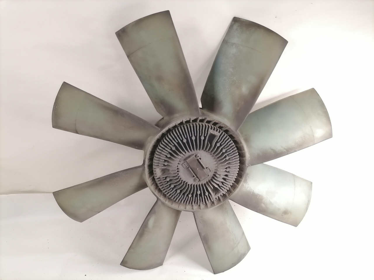 Volvo Cooling fan 1674864 - Ventilator für LKW: das Bild 2 Volvo Cooling fan 1674864 - Ventilator für LKW: das Bild 2