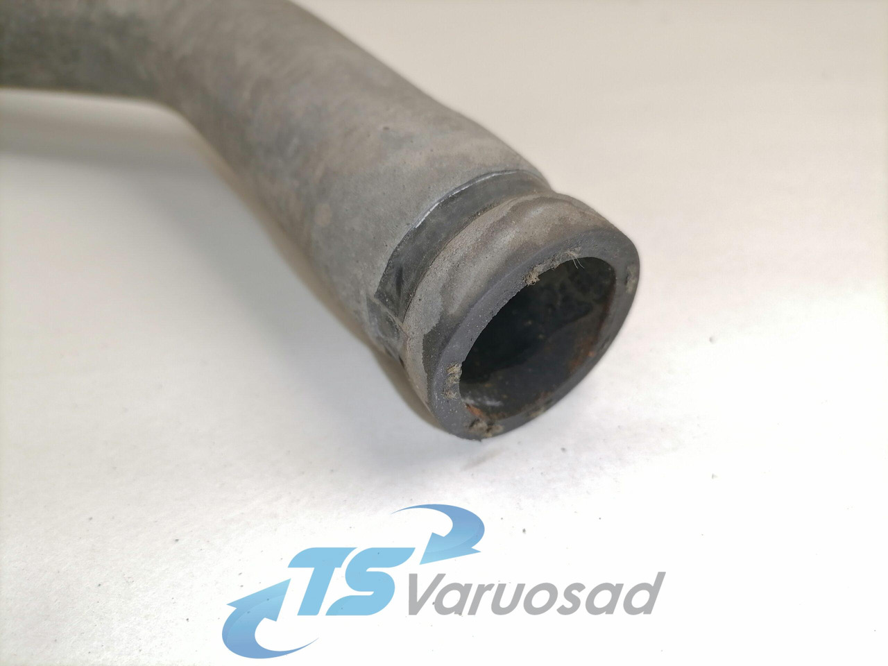 Volvo Cooling pipe 21242536 - Kühlsystem für LKW: das Bild 2 Volvo Cooling pipe 21242536 - Kühlsystem für LKW: das Bild 2