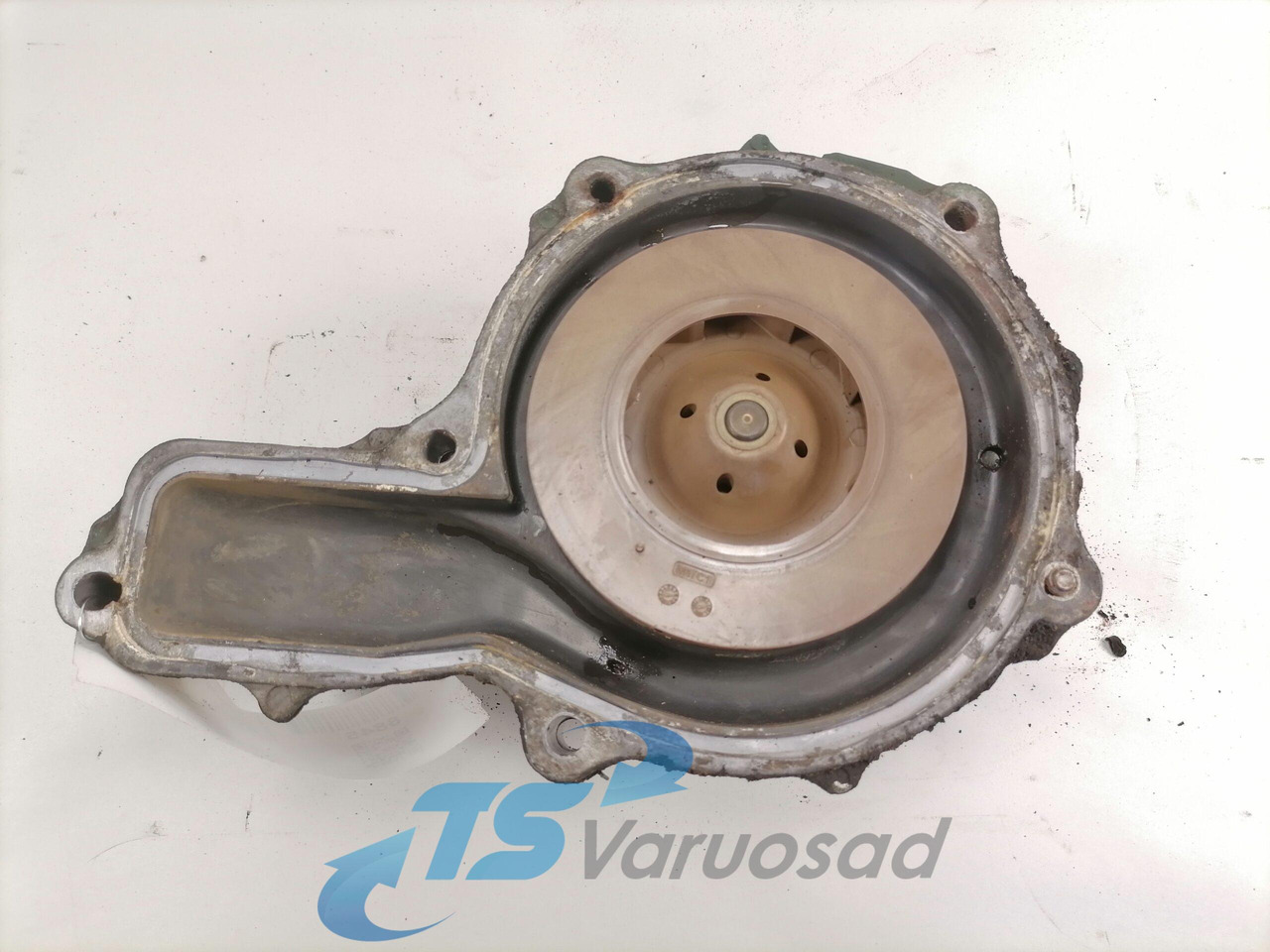Volvo Cooling pump 20744939 - Kühlmittelpumpe für LKW: das Bild 4 Volvo Cooling pump 20744939 - Kühlmittelpumpe für LKW: das Bild 4
