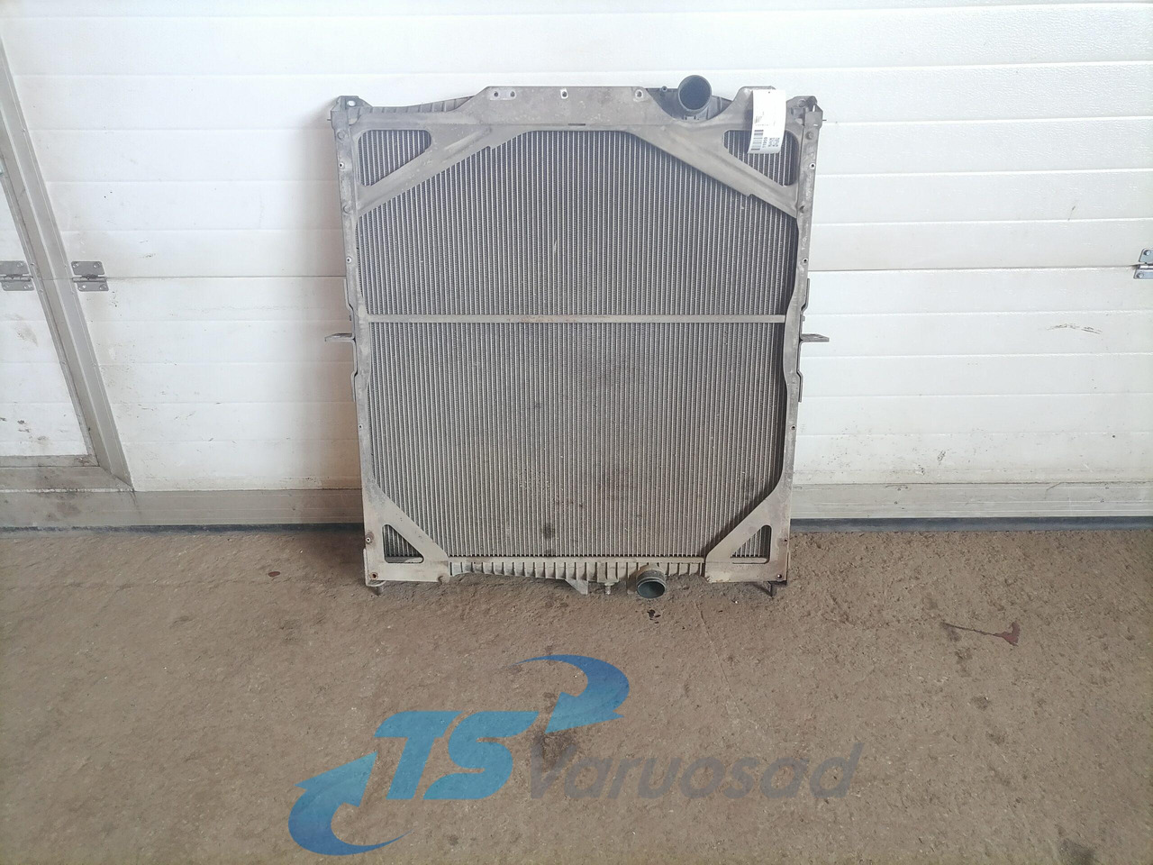 Volvo Cooling radiator 20722440 - Kühler für LKW: das Bild 1 Volvo Cooling radiator 20722440 - Kühler für LKW: das Bild 1