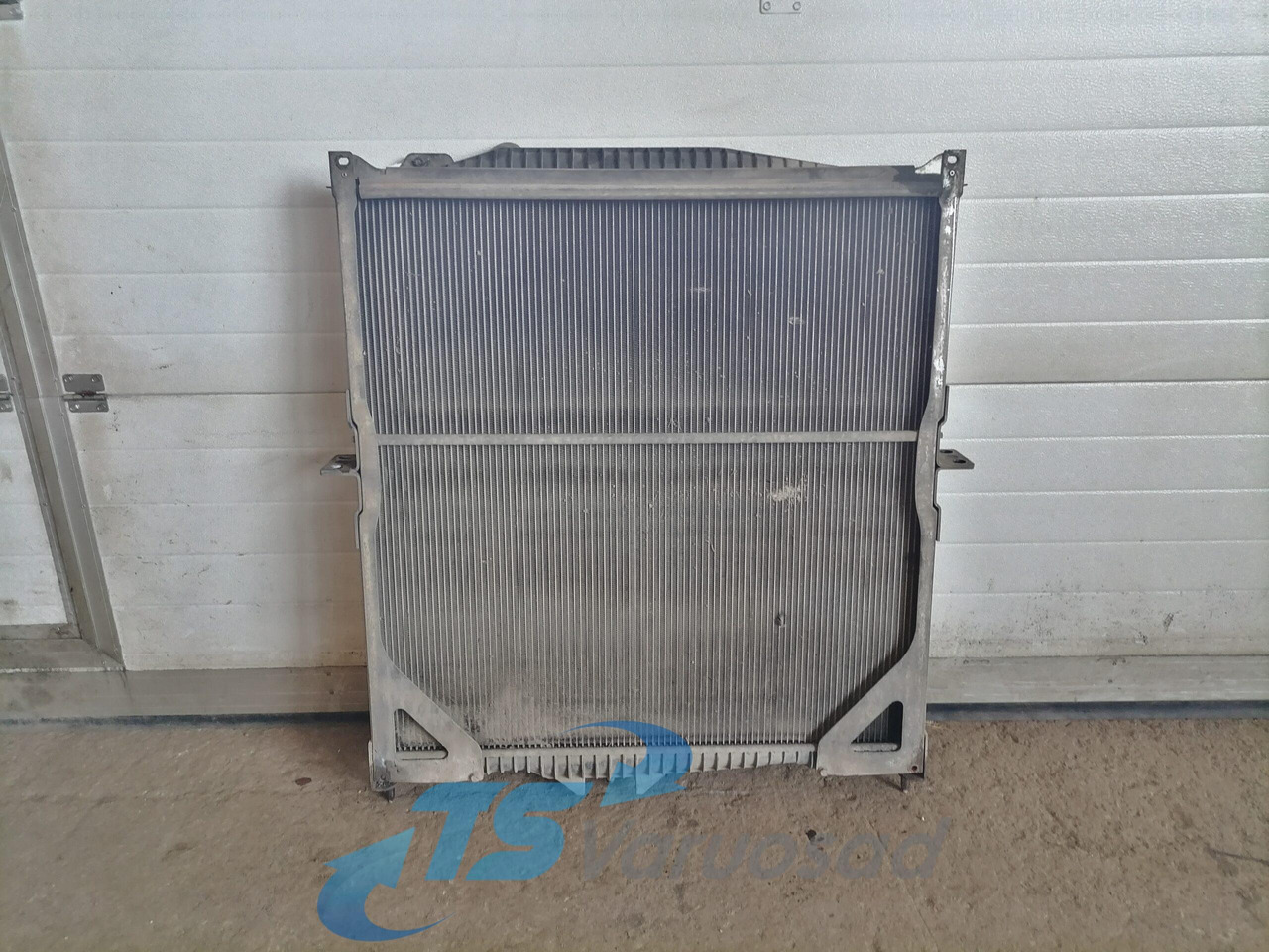 Volvo Cooling radiator 20722440 - Kühler für LKW: das Bild 2 Volvo Cooling radiator 20722440 - Kühler für LKW: das Bild 2
