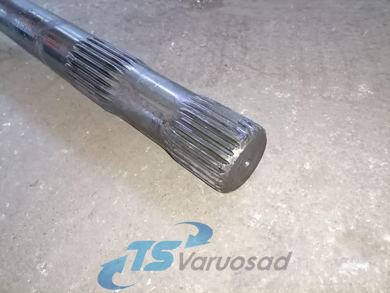 Volvo Drive shaft 1524628 - Antriebswelle für LKW: das Bild 3 Volvo Drive shaft 1524628 - Antriebswelle für LKW: das Bild 3
