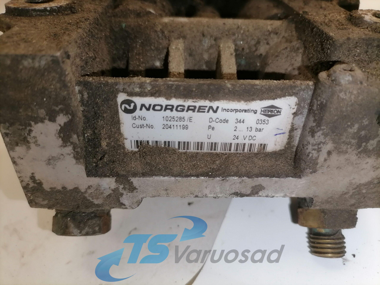 Volvo Engine control switch 2041199 - Auspuff/ Abgasanlage für LKW: das Bild 2 Volvo Engine control switch 2041199 - Auspuff/ Abgasanlage für LKW: das Bild 2