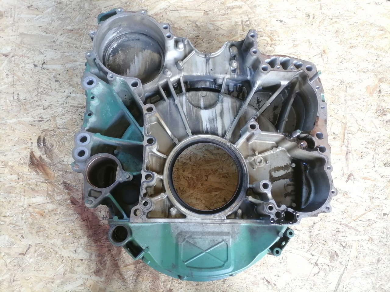 Volvo Flywheel housing 21769015 - Schwungscheibe für LKW: das Bild 3 Volvo Flywheel housing 21769015 - Schwungscheibe für LKW: das Bild 3