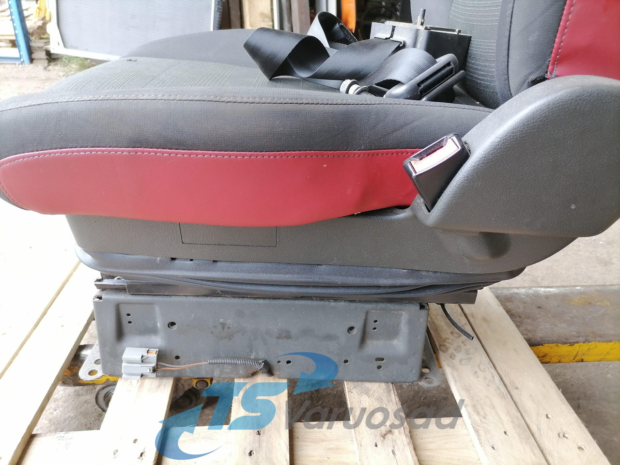 Volvo Passenger seat 82201647 - Sitz für LKW: das Bild 3 Volvo Passenger seat 82201647 - Sitz für LKW: das Bild 3