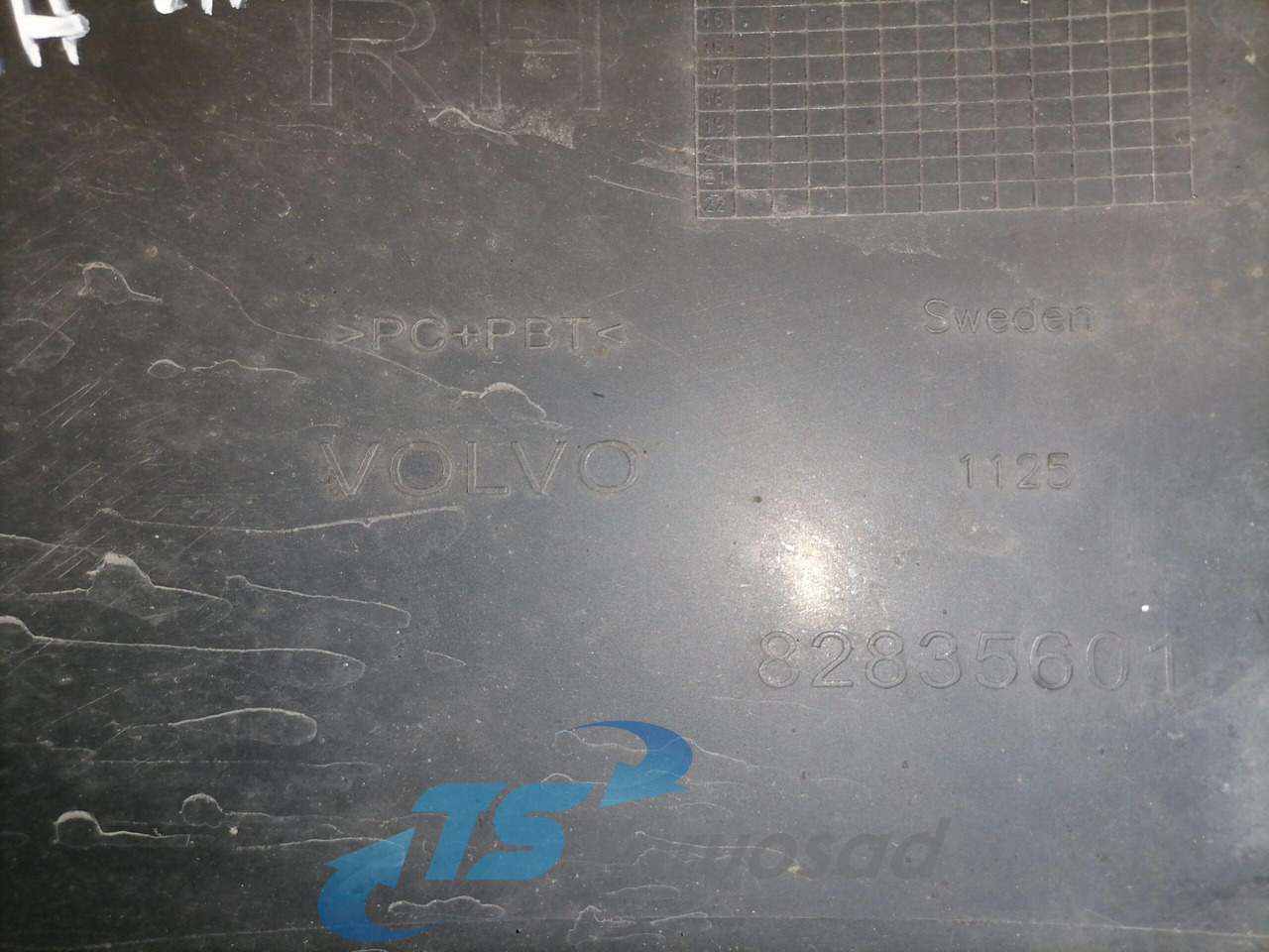 Volvo Plastikdetail 82835601 - Aeropack/ Spoiler für LKW: das Bild 3 Volvo Plastikdetail 82835601 - Aeropack/ Spoiler für LKW: das Bild 3