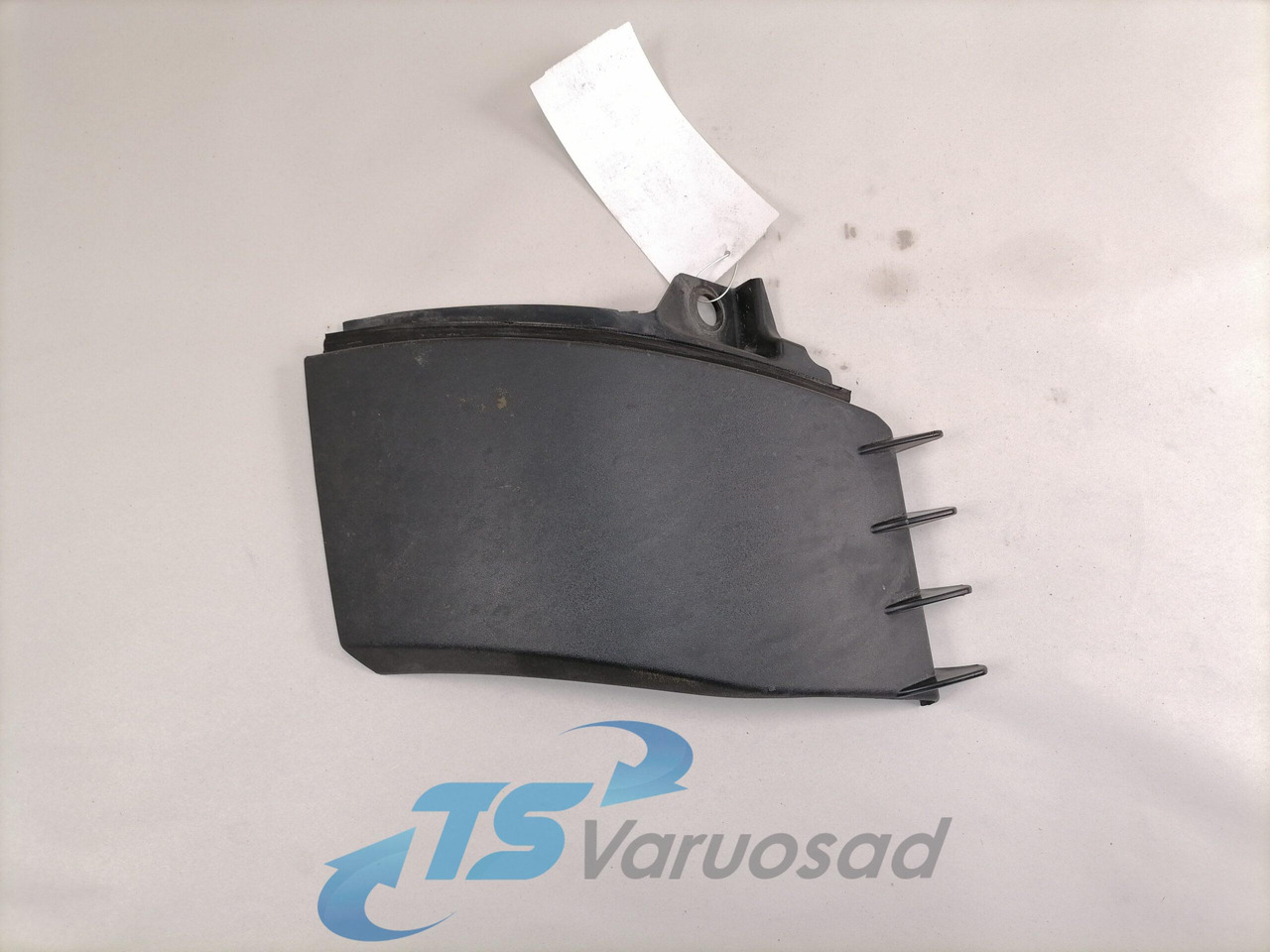 Volvo Plastikdetail 82835601 - Aeropack/ Spoiler für LKW: das Bild 1 Volvo Plastikdetail 82835601 - Aeropack/ Spoiler für LKW: das Bild 1
