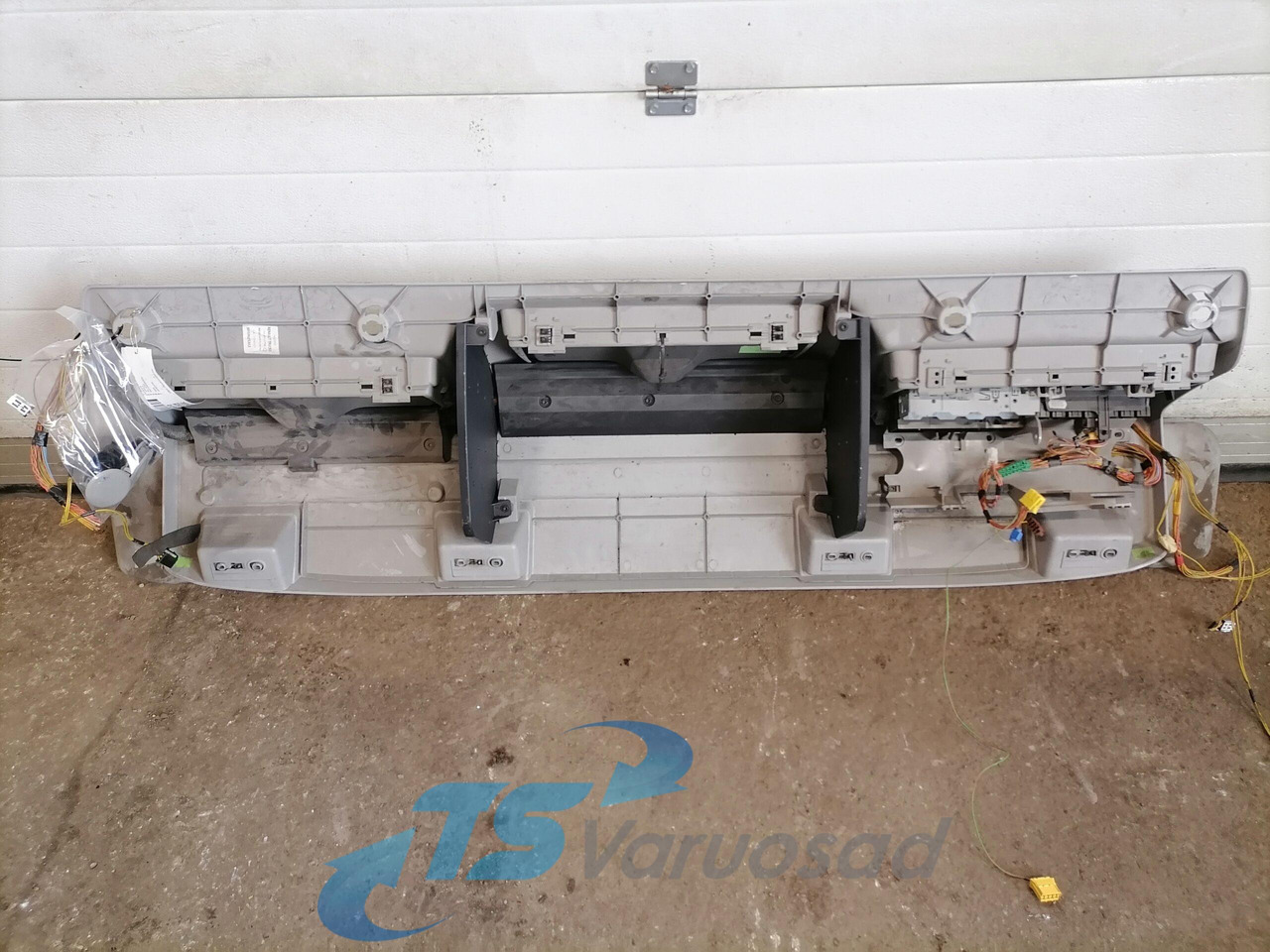 Volvo Salongi ülemine panipaik 5010605303 - Universalteil für LKW: das Bild 2 Volvo Salongi ülemine panipaik 5010605303 - Universalteil für LKW: das Bild 2