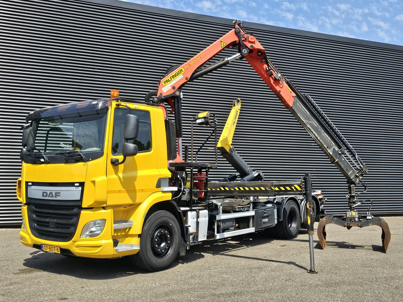 DAF CF 330 6x2-4 / PALFINGER CRANE + HOOKLIFT - Abrollkipper, Autokran: das Bild 2 DAF CF 330 6x2-4 / PALFINGER CRANE + HOOKLIFT - Abrollkipper, Autokran: das Bild 2