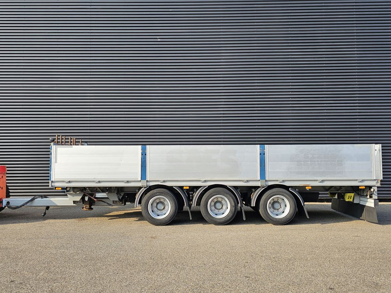 Fynkar K324T / 3 AXLE / TWIST-LOCKS / 2 X LIFT AXLE - Pritschenanhänger/ Plattformanhänger: das Bild 2 Fynkar K324T / 3 AXLE / TWIST-LOCKS / 2 X LIFT AXLE - Pritschenanhänger/ Plattformanhänger: das Bild 2