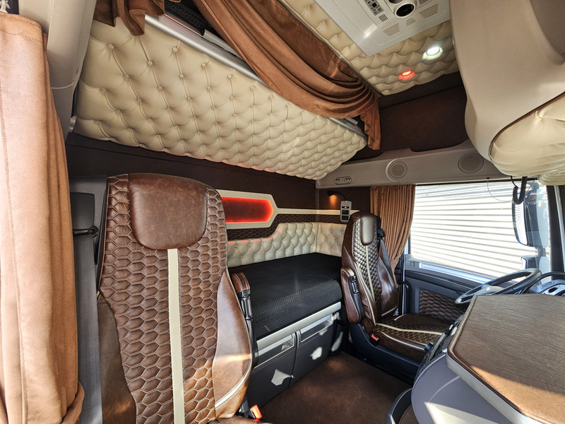 Sattelzugmaschine DAF XF 480 4x2 SSC / RETARDER / SPECIAL INTERIOR: das Bild 11 Sattelzugmaschine DAF XF 480 4x2 SSC / RETARDER / SPECIAL INTERIOR: das Bild 11