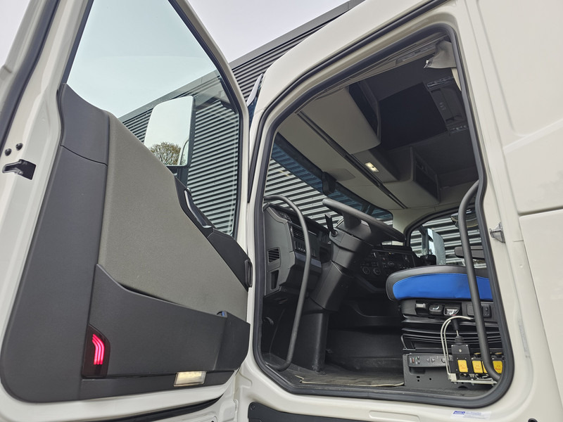 Abrollkipper Volvo FH 460 6x4 / HAAKARM / HOOKLIFT / 31 dkm!: das Bild 15 Abrollkipper Volvo FH 460 6x4 / HAAKARM / HOOKLIFT / 31 dkm!: das Bild 15