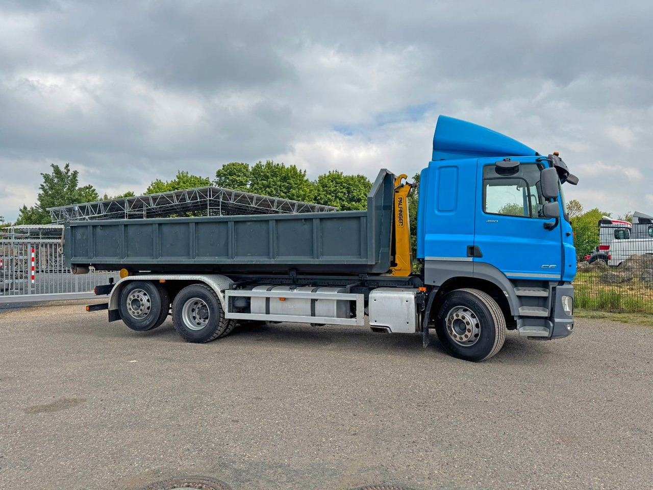 DAF CF 480 6X2 Abroller Funk 8 Stück neue Pirelli DAF CF 480 6X2 Abroller Funk 8 Stück neue Pirelli - Abrollkipper: das Bild 1 DAF CF 480 6X2 Abroller Funk 8 Stück neue Pirelli DAF CF 480 6X2 Abroller Funk 8 Stück neue Pirelli - Abrollkipper: das Bild 1