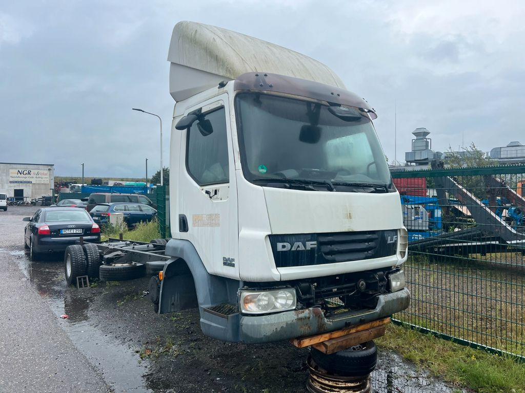 DAF LF 45.220 12 to. for PARTS no engine no gearbox! DAF LF 45.220 12 to. for PARTS no engine no gearbox! - Plane LKW: das Bild 4 DAF LF 45.220 12 to. for PARTS no engine no gearbox! DAF LF 45.220 12 to. for PARTS no engine no gearbox! - Plane LKW: das Bild 4