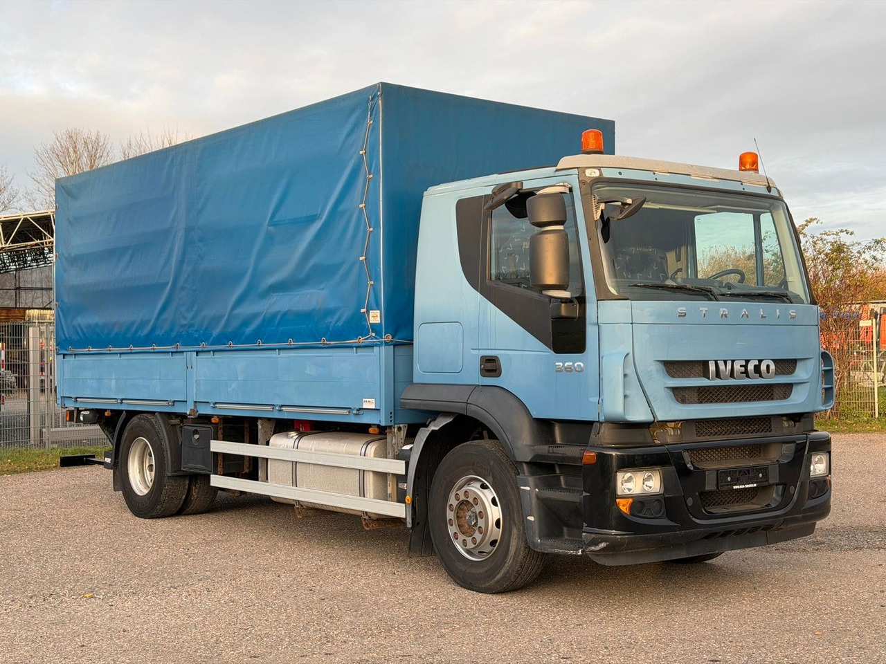 Iveco 190S36/9 Stralis Pritsche & Hebebühne 3 to. TOP - Plane LKW: das Bild 3 Iveco 190S36/9 Stralis Pritsche & Hebebühne 3 to. TOP - Plane LKW: das Bild 3