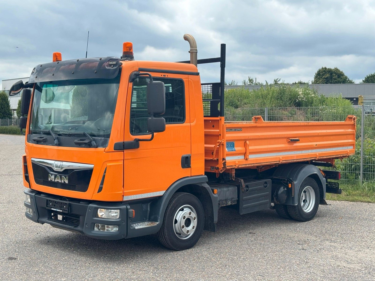 MAN 8.220 4x2 Meiller 3S. Kipper AHK Sperrdiff. TOP - Kipper: das Bild 2 MAN 8.220 4x2 Meiller 3S. Kipper AHK Sperrdiff. TOP - Kipper: das Bild 2