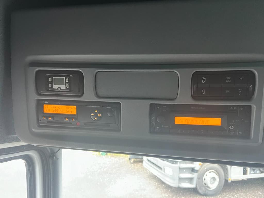 Mercedes-Benz 1324 4X2 Koffer Plane 6 to. Hebebühne Mercedes-Benz 1324 4X2 Koffer Plane 6 to. Hebebühne - Plane LKW: das Bild 5 Mercedes-Benz 1324 4X2 Koffer Plane 6 to. Hebebühne Mercedes-Benz 1324 4X2 Koffer Plane 6 to. Hebebühne - Plane LKW: das Bild 5