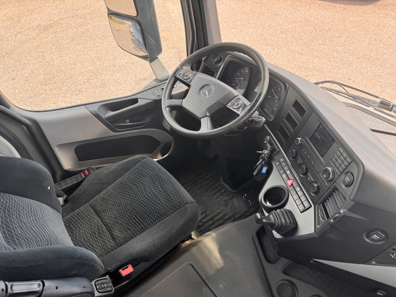 Abrollkipper Mercedes-Benz 1833 4X2 Multilift Abroller Top Zustand: das Bild 11