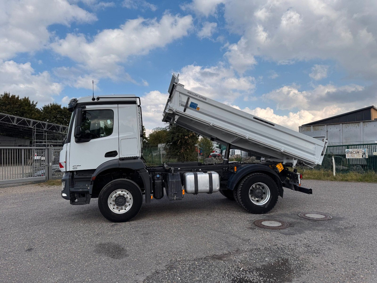 Mercedes-Benz 1835 2135 4X2 Meiller 3 S. Kipper Top Zustand - Kipper: das Bild 1 Mercedes-Benz 1835 2135 4X2 Meiller 3 S. Kipper Top Zustand - Kipper: das Bild 1