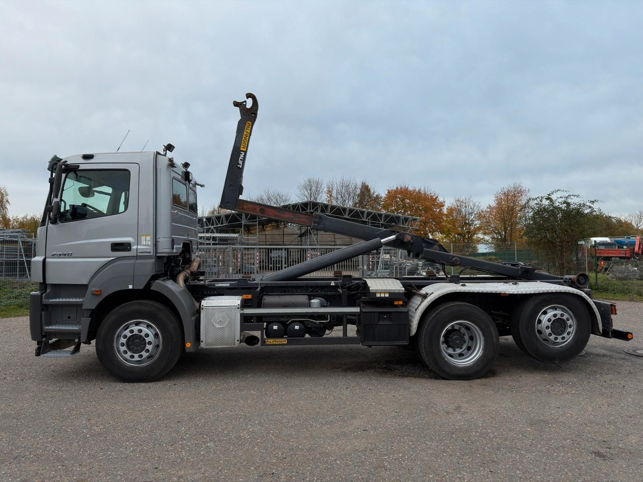 Mercedes-Benz 2540 L 6x2 Palfinger T20 mit hydr. Containerverr - Abrollkipper: das Bild 3 Mercedes-Benz 2540 L 6x2 Palfinger T20 mit hydr. Containerverr - Abrollkipper: das Bild 3