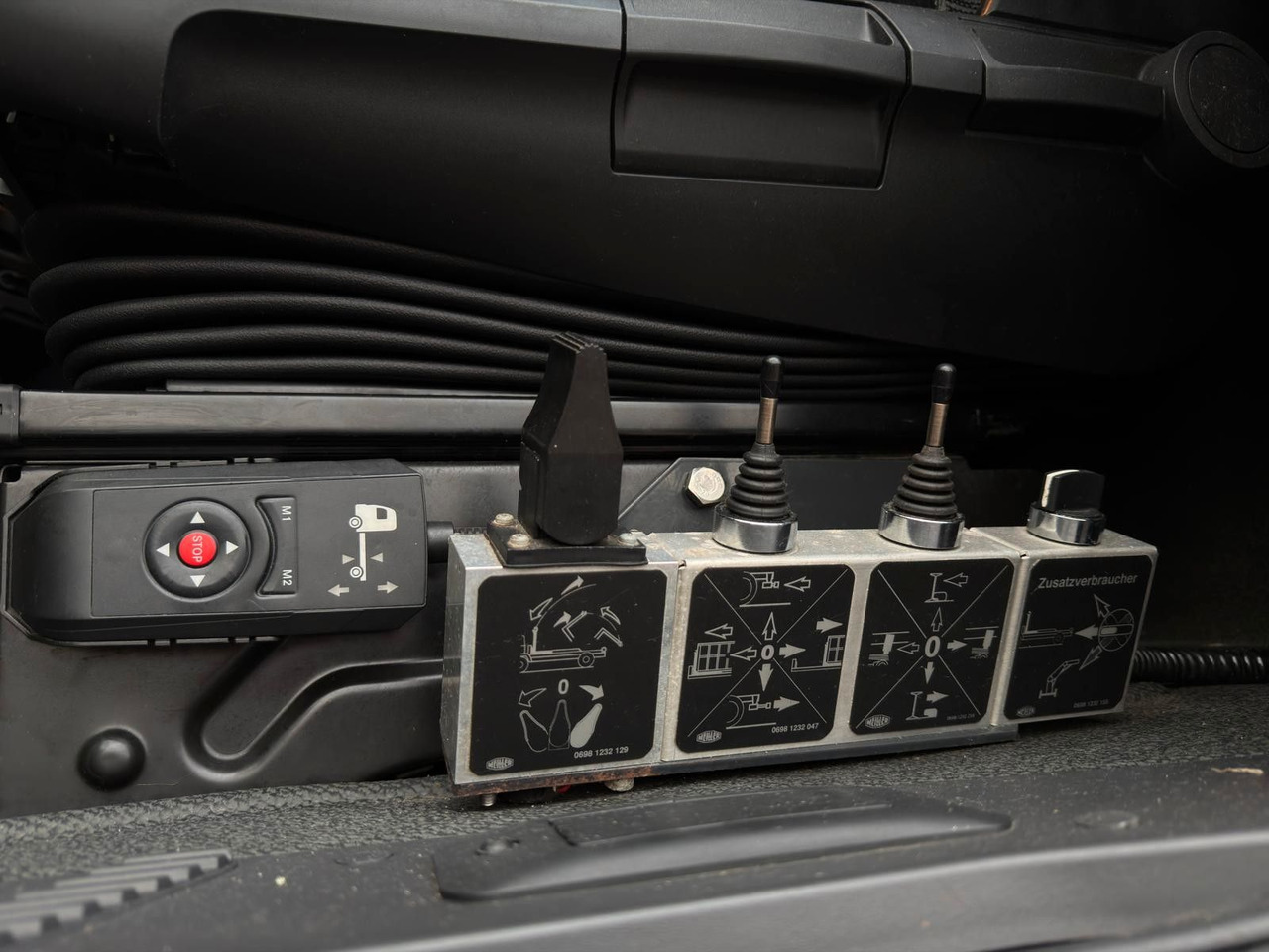 Abrollkipper Mercedes-Benz 2558 6x2 Meiller RK 20.65 | Retarder | Klima: das Bild 23