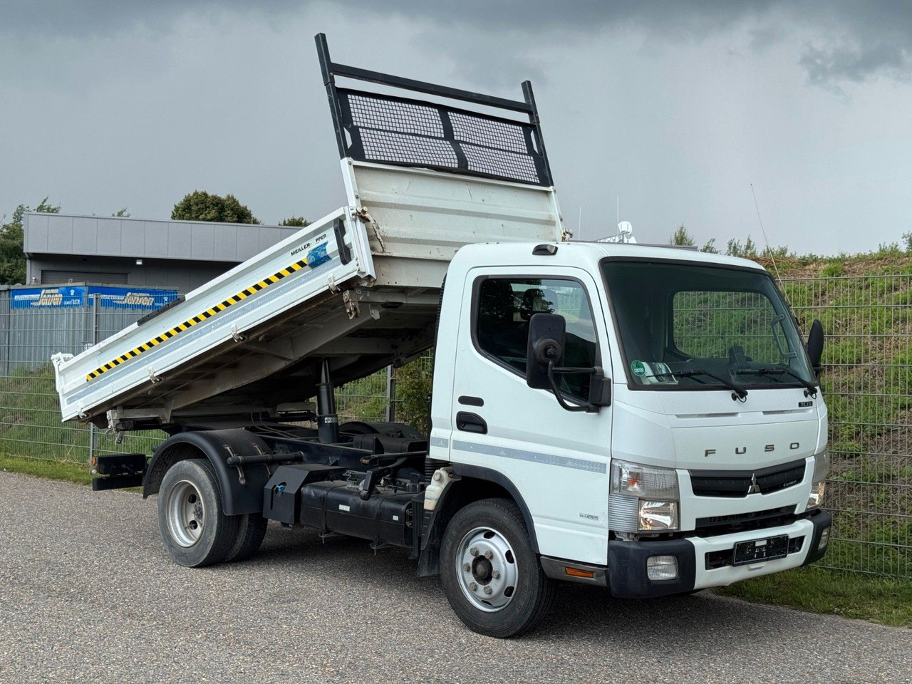 Mitsubishi 7C15 Fuso Canter 4x2 mit Meiller 3S. Kipper - Kipper Transporter: das Bild 1 Mitsubishi 7C15 Fuso Canter 4x2 mit Meiller 3S. Kipper - Kipper Transporter: das Bild 1