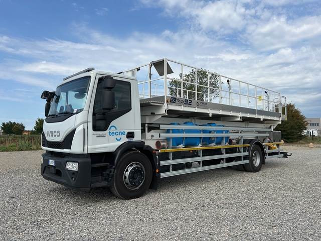Iveco Eurocargo 180E25 - LKW mit Arbeitsbühne, Scherenbühne: das Bild 1 Iveco Eurocargo 180E25 - LKW mit Arbeitsbühne, Scherenbühne: das Bild 1