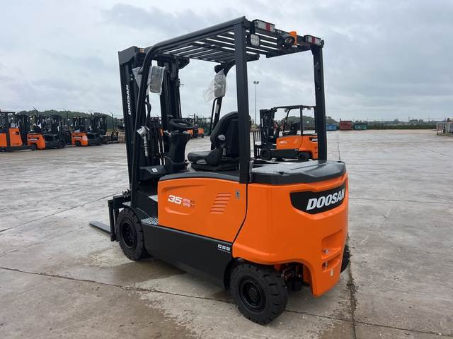 Doosan B35X-7 PLUS - Elektrostapler: das Bild 2 Doosan B35X-7 PLUS - Elektrostapler: das Bild 2