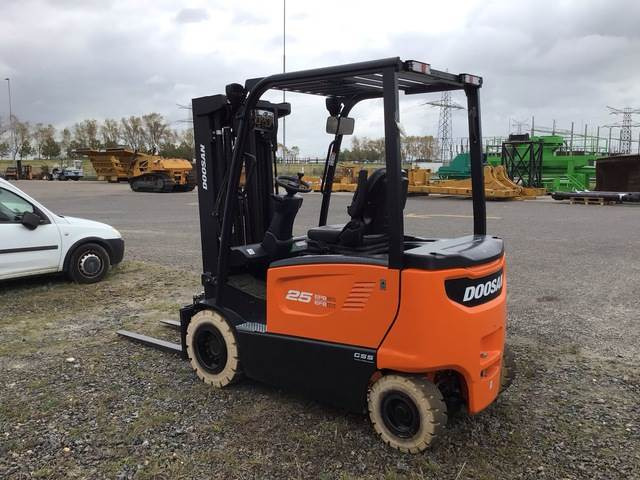 Doosan B25X-7 PLUS - Elektrostapler: das Bild 2 Doosan B25X-7 PLUS - Elektrostapler: das Bild 2